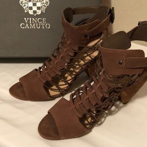 Vince Camuto Smoked Taupe Strappy wedges size 9